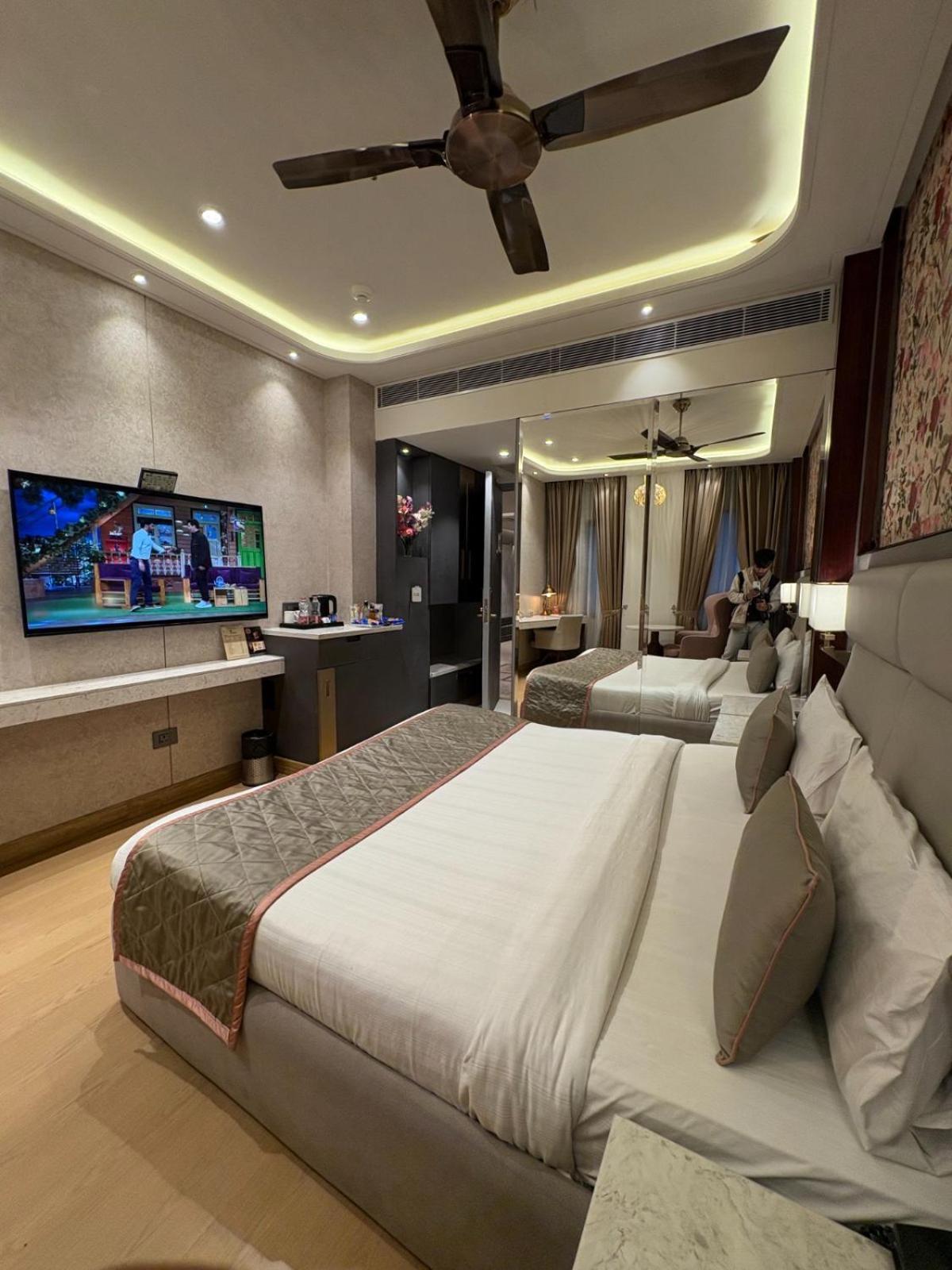 Super Deluxe Double Room on F&B services